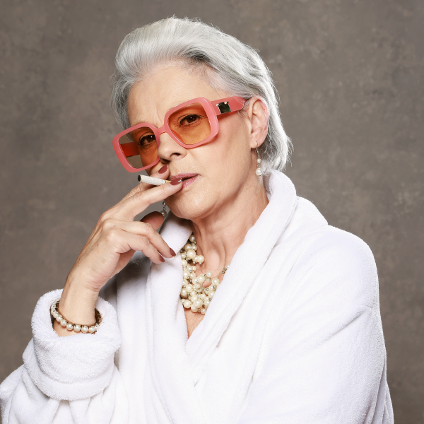 BAKUNIN SAUNA EL TEATRO NACIONAL ESTRENA COMEDIA SOBRE INTELIGENCIA ARTIFICIAL, MEMORIA Y RESISTENCIA INTERGENERACIONAL