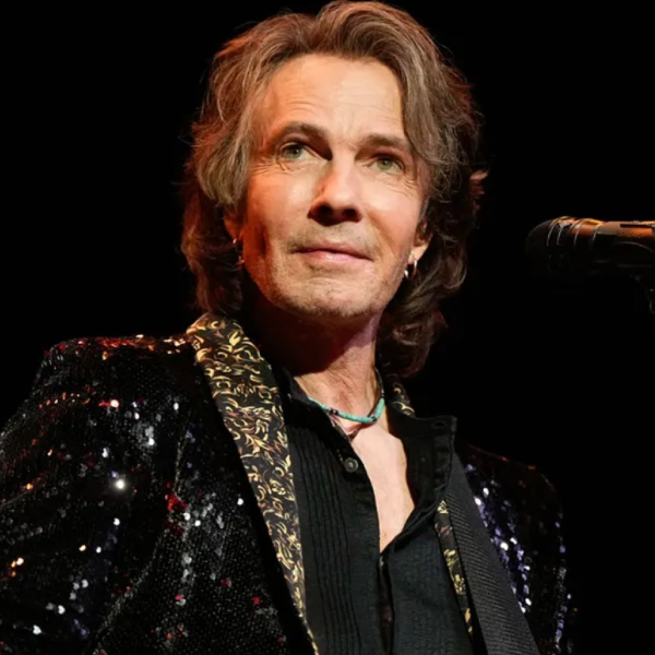 RICK SPRINGFIELD REVELA LESION CEREBRAL POR UNA CAIDA EN EL ESCENARIO EN EL 2000