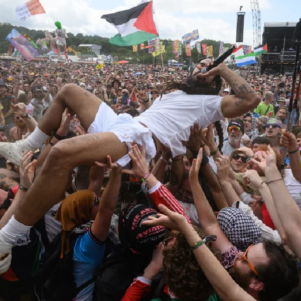 BOB VYLAN DESATA POLEMICA EN GLASTONBURY